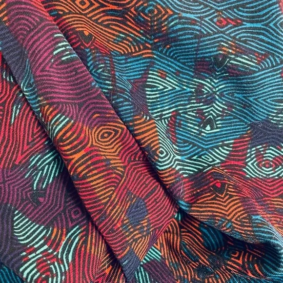 LuLaRoe Perfect T Multicolor Short Sleeve Scoop Neck Top Size L - Picture 12 of 13